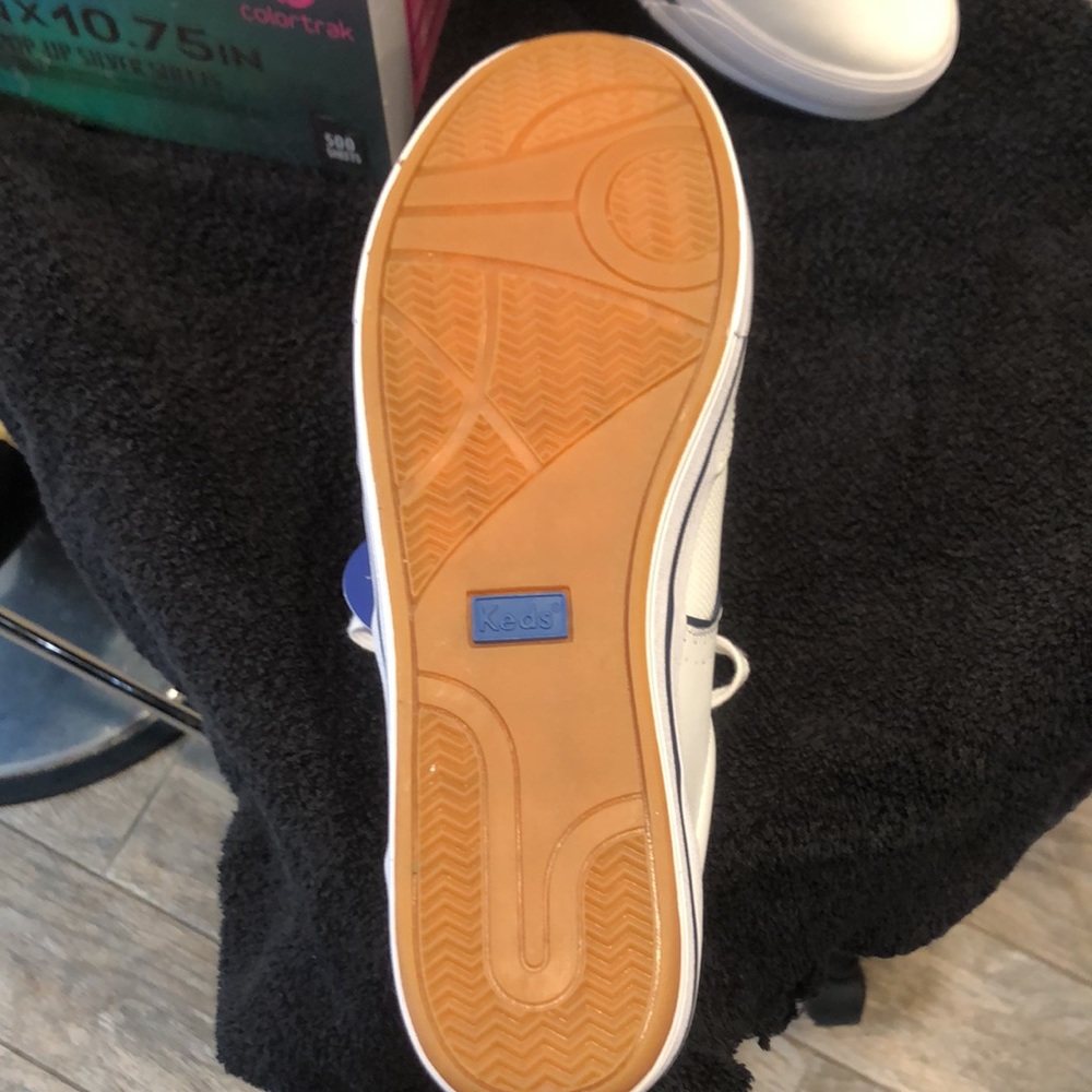 Women’s US size 9 brand new Keds. Never been worn. - Picture 5 of 11